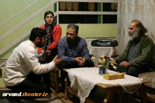 نمایش «مثل سوسوی فانوس آویخته » اولین اجرا در دومین روز بیست و یکمین جشنواره ملی تئاتر فتح خرمشهر 2