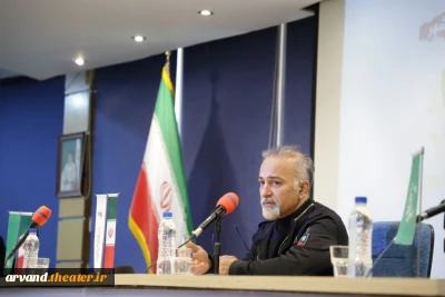 حمیدرضا آذرنگ در نشست خبری جشنواره فتح خرمشهر مطرح کرد:

کوله‌بارم پر از وعده است، وعده‌های داده شده و بی‌عمل